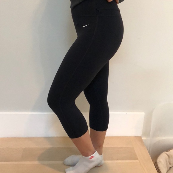 Nike Crop Leggings - Picture 1 of 3